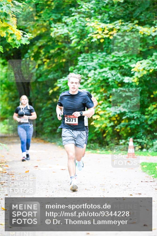 12.10.2025 - Bramfelder Halbmarathon 2025 Dr. Thomas Lammeyer http://msf.ph/oto/9344228 12.10.2025 10:07:15 Laufen 2971 meine-sportfotos.de