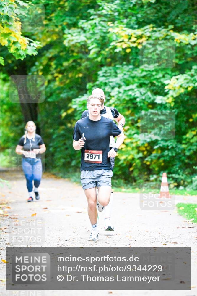 12.10.2025 - Bramfelder Halbmarathon 2025 Dr. Thomas Lammeyer http://msf.ph/oto/9344229 12.10.2025 10:07:15 Laufen 2971 meine-sportfotos.de