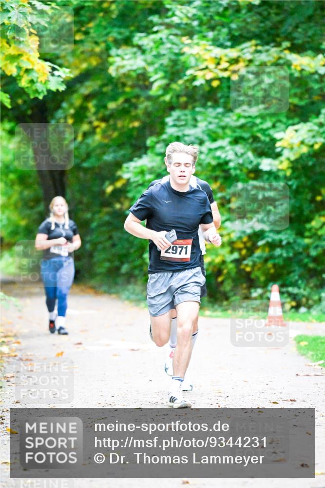 12.10.2025 - Bramfelder Halbmarathon 2025 Dr. Thomas Lammeyer http://msf.ph/oto/9344231 12.10.2025 10:07:15 Laufen 2971 meine-sportfotos.de