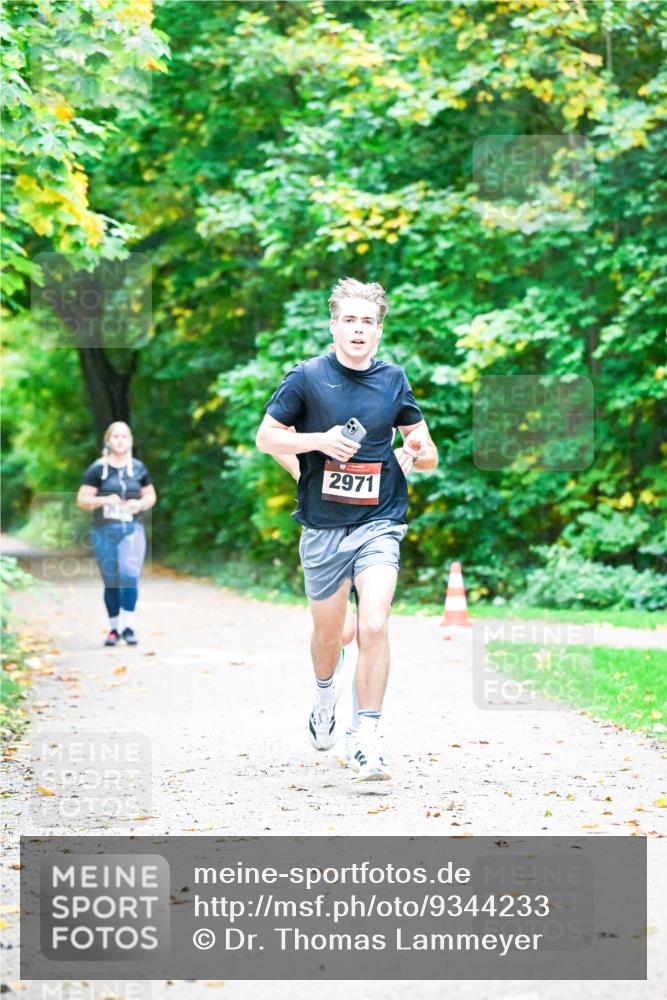 12.10.2025 - Bramfelder Halbmarathon 2025 Dr. Thomas Lammeyer http://msf.ph/oto/9344233 12.10.2025 10:07:16 Laufen 2543, 2971 meine-sportfotos.de