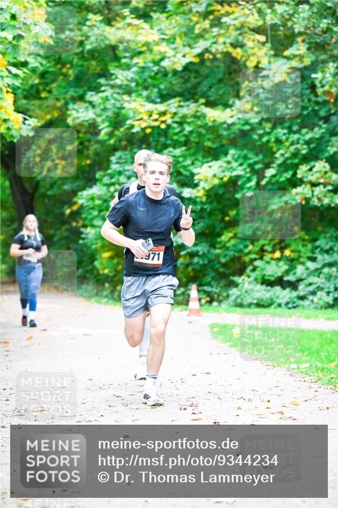 12.10.2025 - Bramfelder Halbmarathon 2025 Dr. Thomas Lammeyer http://msf.ph/oto/9344234 12.10.2025 10:07:16 Laufen 971 meine-sportfotos.de