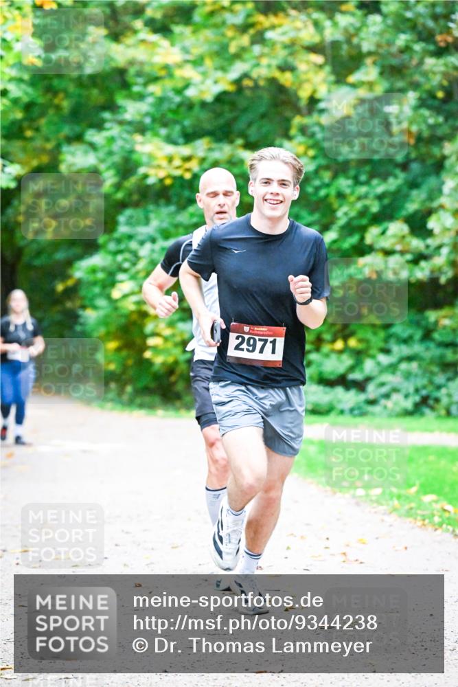12.10.2025 - Bramfelder Halbmarathon 2025 Dr. Thomas Lammeyer http://msf.ph/oto/9344238 12.10.2025 10:07:17 Laufen 2971 meine-sportfotos.de