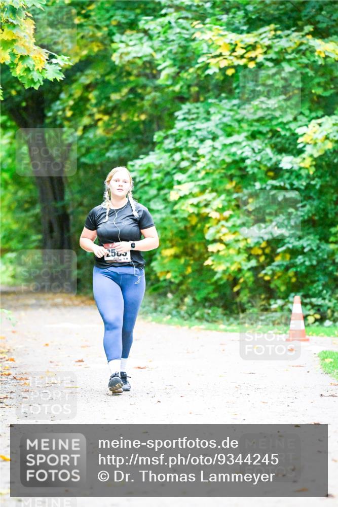 12.10.2025 - Bramfelder Halbmarathon 2025 Dr. Thomas Lammeyer http://msf.ph/oto/9344245 12.10.2025 10:07:20 Laufen 2563, 4 meine-sportfotos.de