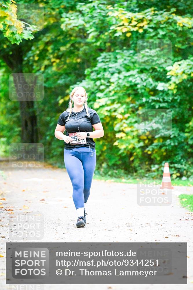 12.10.2025 - Bramfelder Halbmarathon 2025 Dr. Thomas Lammeyer http://msf.ph/oto/9344251 12.10.2025 10:07:21 Laufen 25 meine-sportfotos.de