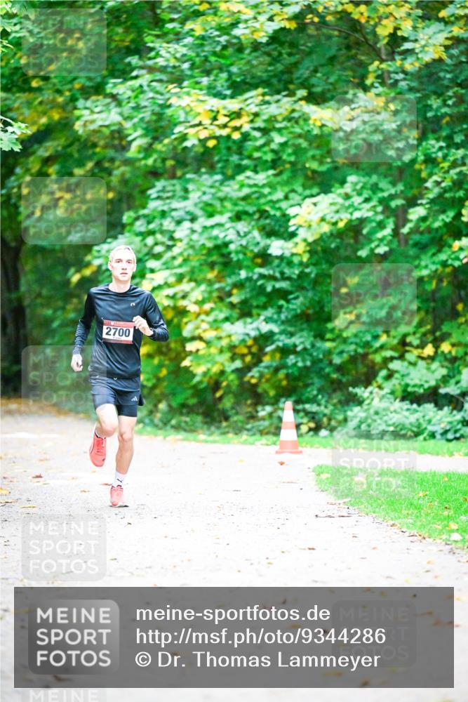 12.10.2025 - Bramfelder Halbmarathon 2025 Dr. Thomas Lammeyer http://msf.ph/oto/9344286 12.10.2025 10:08:09 Laufen 2700 meine-sportfotos.de