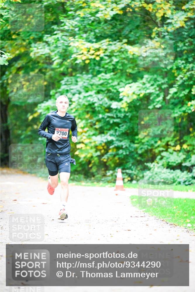 12.10.2025 - Bramfelder Halbmarathon 2025 Dr. Thomas Lammeyer http://msf.ph/oto/9344290 12.10.2025 10:08:09 Laufen 2700 meine-sportfotos.de