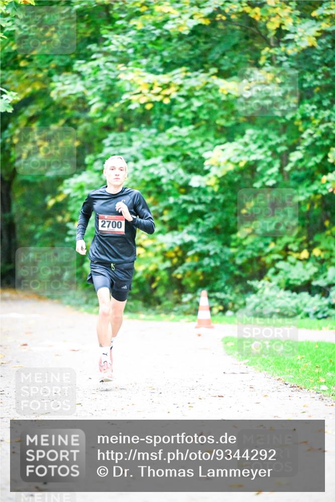 12.10.2025 - Bramfelder Halbmarathon 2025 Dr. Thomas Lammeyer http://msf.ph/oto/9344292 12.10.2025 10:08:10 Laufen 2700 meine-sportfotos.de