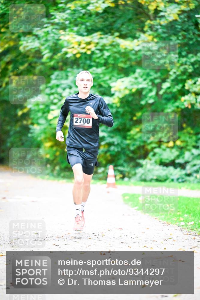 12.10.2025 - Bramfelder Halbmarathon 2025 Dr. Thomas Lammeyer http://msf.ph/oto/9344297 12.10.2025 10:08:10 Laufen 2700 meine-sportfotos.de