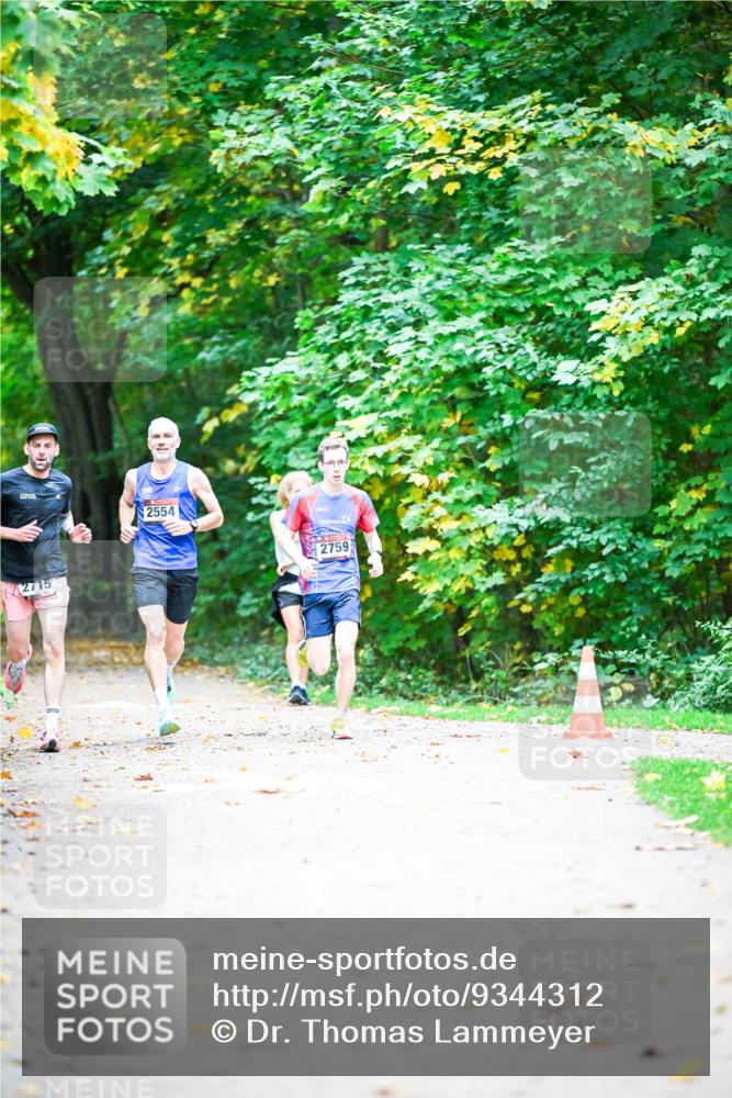 12.10.2025 - Bramfelder Halbmarathon 2025 Dr. Thomas Lammeyer http://msf.ph/oto/9344312 12.10.2025 10:08:24 Laufen 2715, 2554, 2759 meine-sportfotos.de