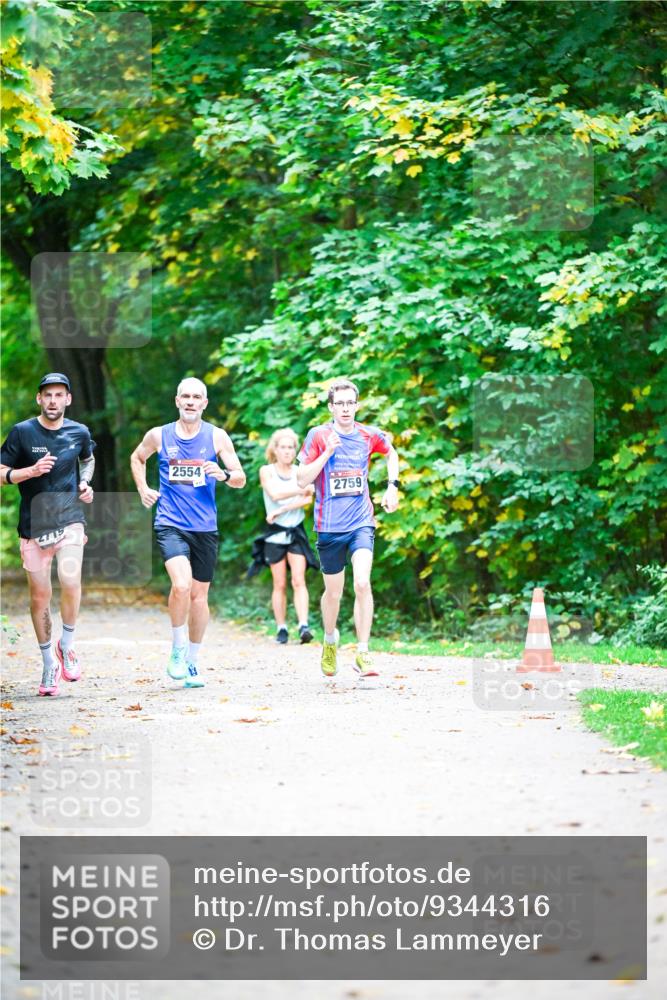 12.10.2025 - Bramfelder Halbmarathon 2025 Dr. Thomas Lammeyer http://msf.ph/oto/9344316 12.10.2025 10:08:25 Laufen 27, 2554, 2759 meine-sportfotos.de