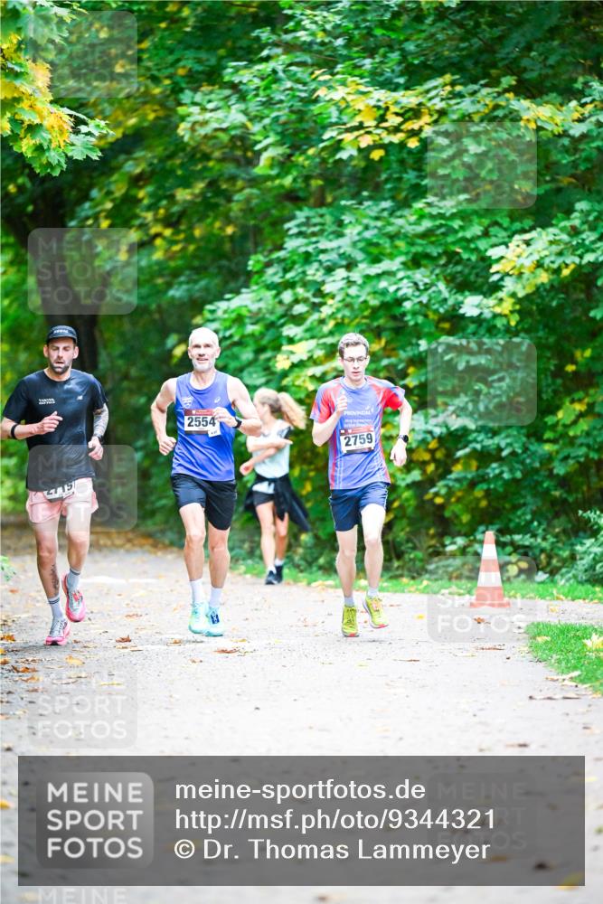 12.10.2025 - Bramfelder Halbmarathon 2025 Dr. Thomas Lammeyer http://msf.ph/oto/9344321 12.10.2025 10:08:25 Laufen 2715, 2554, 2759 meine-sportfotos.de