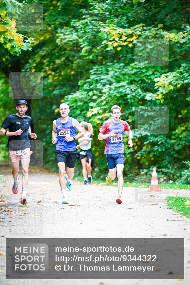 12.10.2025 - Bramfelder Halbmarathon 2025 Dr. Thomas Lammeyer http://msf.ph/oto/9344322 12.10.2025 10:08:26 Laufen 2715, 2554, 2759 meine-sportfotos.de