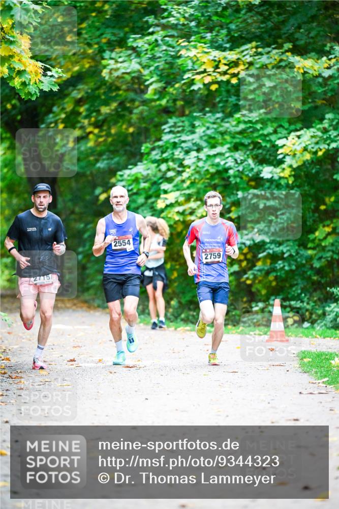 12.10.2025 - Bramfelder Halbmarathon 2025 Dr. Thomas Lammeyer http://msf.ph/oto/9344323 12.10.2025 10:08:26 Laufen 2715, 2554, 2759 meine-sportfotos.de