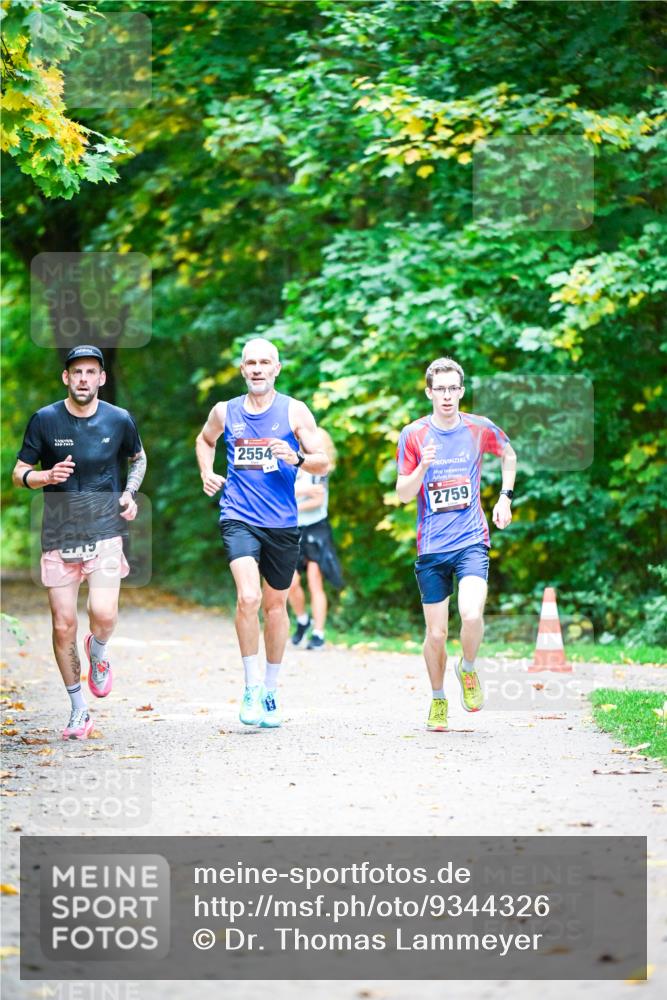 12.10.2025 - Bramfelder Halbmarathon 2025 Dr. Thomas Lammeyer http://msf.ph/oto/9344326 12.10.2025 10:08:26 Laufen 2554, 2759 meine-sportfotos.de