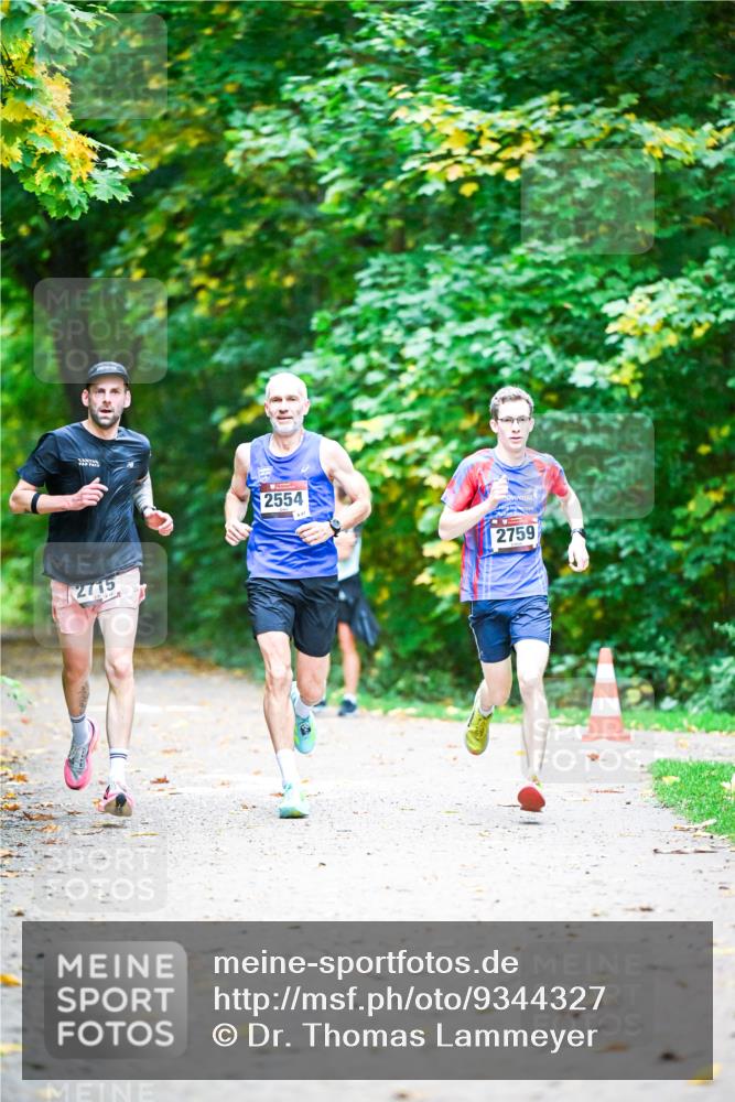 12.10.2025 - Bramfelder Halbmarathon 2025 Dr. Thomas Lammeyer http://msf.ph/oto/9344327 12.10.2025 10:08:26 Laufen 2715, 2554, 2759 meine-sportfotos.de