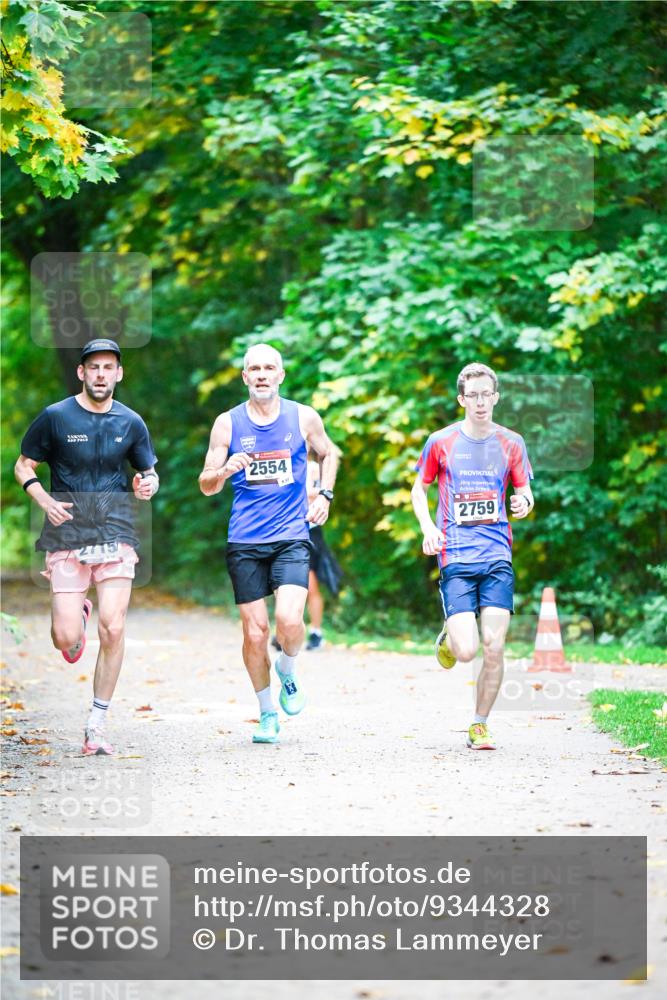 12.10.2025 - Bramfelder Halbmarathon 2025 Dr. Thomas Lammeyer http://msf.ph/oto/9344328 12.10.2025 10:08:26 Laufen 2715, 2554, 2759 meine-sportfotos.de