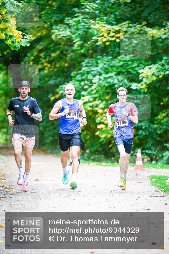 12.10.2025 - Bramfelder Halbmarathon 2025 Dr. Thomas Lammeyer http://msf.ph/oto/9344329 12.10.2025 10:08:26 Laufen 2554, 2759 meine-sportfotos.de
