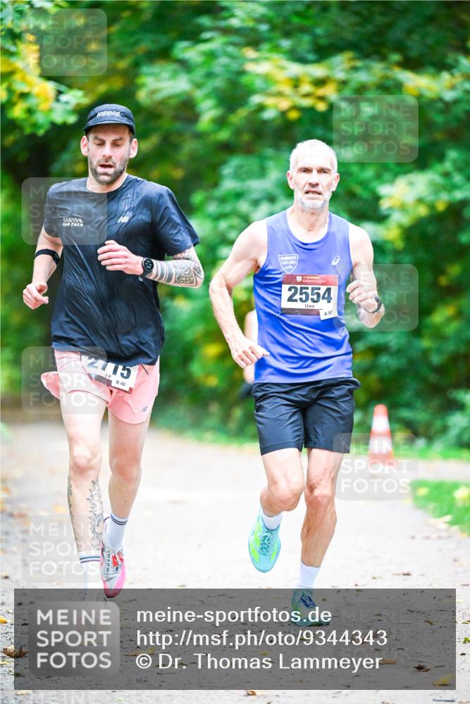 12.10.2025 - Bramfelder Halbmarathon 2025 Dr. Thomas Lammeyer http://msf.ph/oto/9344343 12.10.2025 10:08:29 Laufen 2715, 40, 2554, 97 meine-sportfotos.de