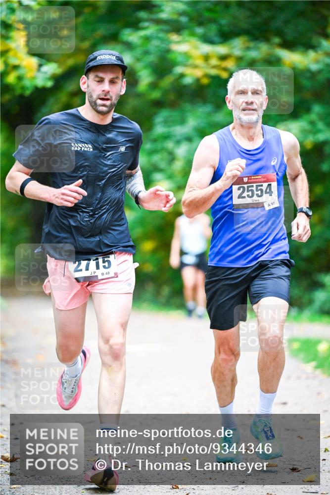 12.10.2025 - Bramfelder Halbmarathon 2025 Dr. Thomas Lammeyer http://msf.ph/oto/9344346 12.10.2025 10:08:29 Laufen 2715, 40, 24, 2554, 97 meine-sportfotos.de