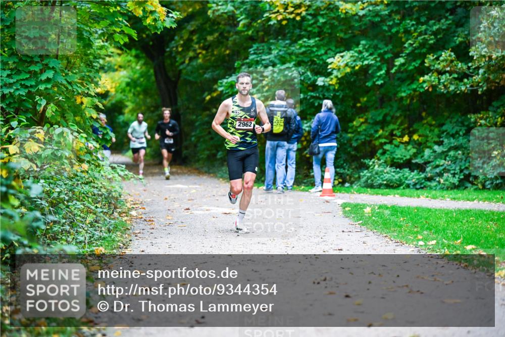 12.10.2025 - Bramfelder Halbmarathon 2025 Dr. Thomas Lammeyer http://msf.ph/oto/9344354 12.10.2025 10:08:56 Laufen 2962 meine-sportfotos.de