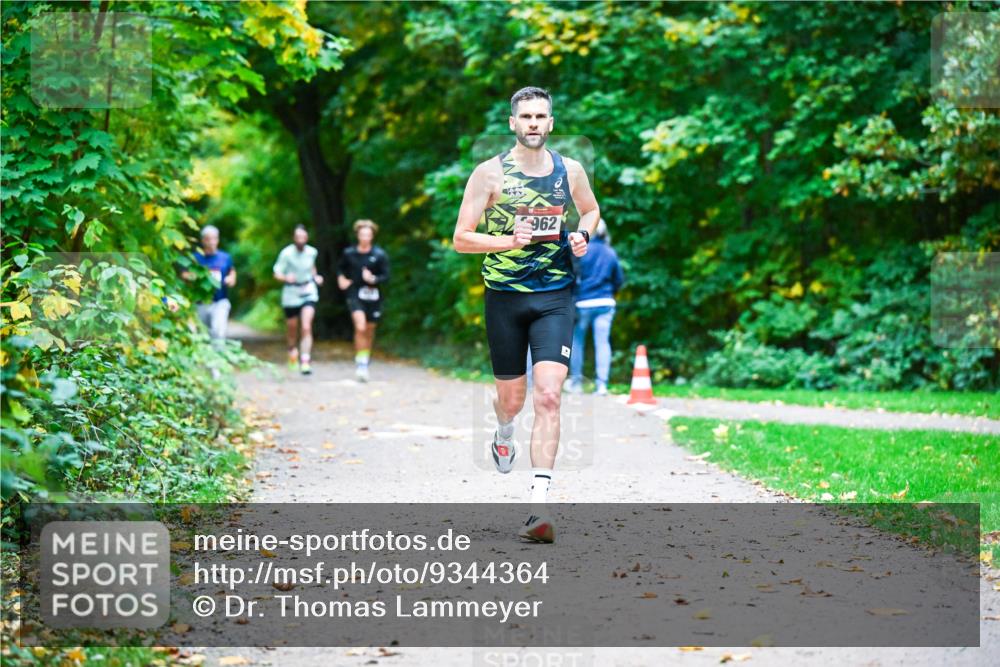 12.10.2025 - Bramfelder Halbmarathon 2025 Dr. Thomas Lammeyer http://msf.ph/oto/9344364 12.10.2025 10:08:58 Laufen 962 meine-sportfotos.de