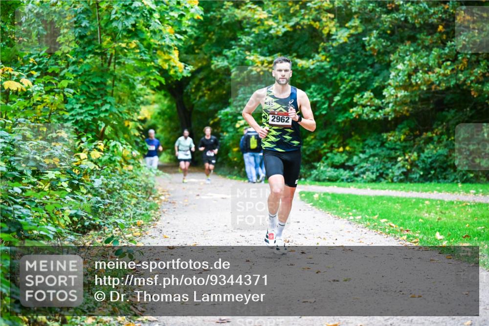 12.10.2025 - Bramfelder Halbmarathon 2025 Dr. Thomas Lammeyer http://msf.ph/oto/9344371 12.10.2025 10:08:59 Laufen 2962 meine-sportfotos.de