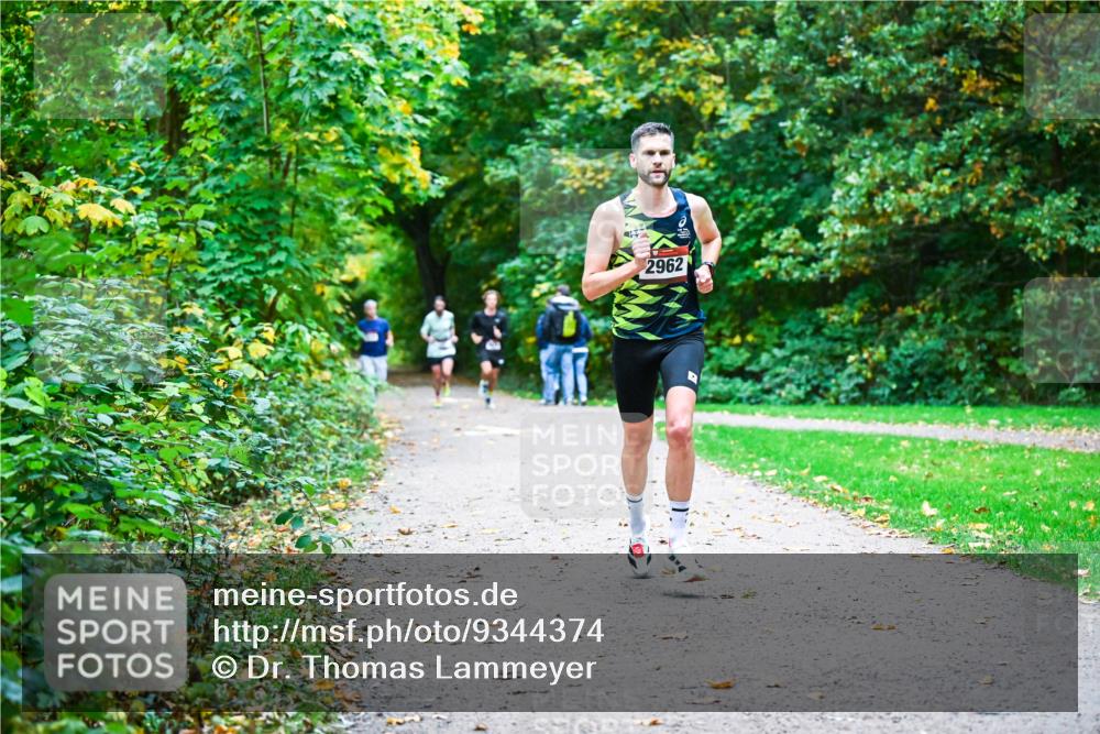 12.10.2025 - Bramfelder Halbmarathon 2025 Dr. Thomas Lammeyer http://msf.ph/oto/9344374 12.10.2025 10:08:59 Laufen 2962 meine-sportfotos.de