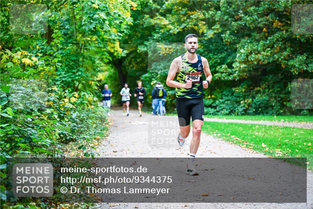 12.10.2025 - Bramfelder Halbmarathon 2025 Dr. Thomas Lammeyer http://msf.ph/oto/9344375 12.10.2025 10:08:59 Laufen 2962 meine-sportfotos.de