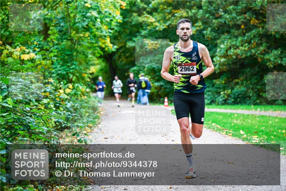 12.10.2025 - Bramfelder Halbmarathon 2025 Dr. Thomas Lammeyer http://msf.ph/oto/9344378 12.10.2025 10:09:00 Laufen 2962 meine-sportfotos.de
