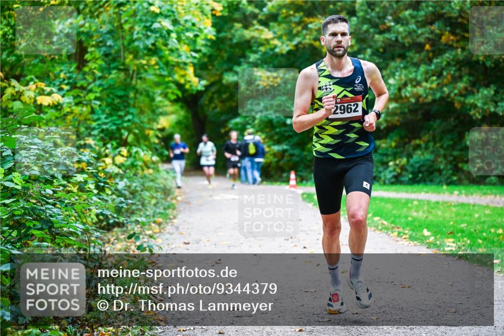 12.10.2025 - Bramfelder Halbmarathon 2025 Dr. Thomas Lammeyer http://msf.ph/oto/9344379 12.10.2025 10:09:00 Laufen 2962 meine-sportfotos.de
