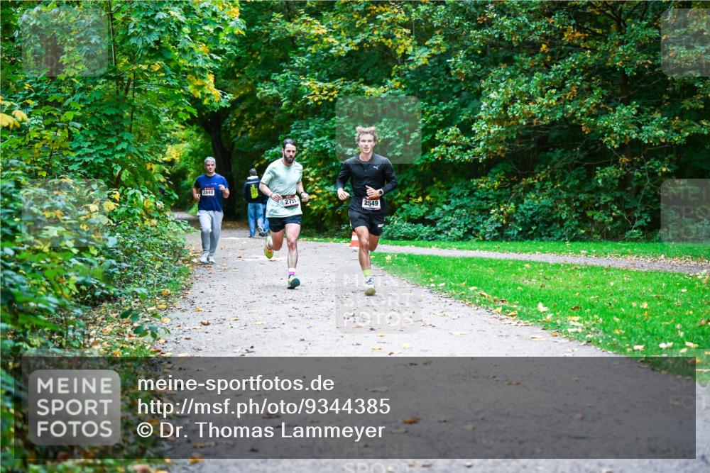 12.10.2025 - Bramfelder Halbmarathon 2025 Dr. Thomas Lammeyer http://msf.ph/oto/9344385 12.10.2025 10:09:03 Laufen 2840, 2751, 2549 meine-sportfotos.de