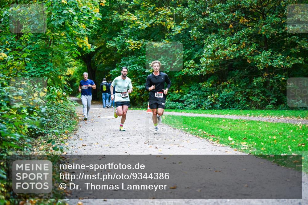 12.10.2025 - Bramfelder Halbmarathon 2025 Dr. Thomas Lammeyer http://msf.ph/oto/9344386 12.10.2025 10:09:04 Laufen 2840, 2751, 2549 meine-sportfotos.de