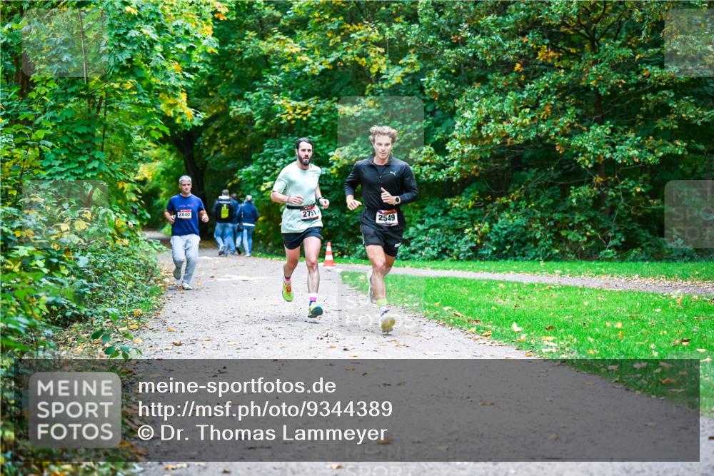 12.10.2025 - Bramfelder Halbmarathon 2025 Dr. Thomas Lammeyer http://msf.ph/oto/9344389 12.10.2025 10:09:04 Laufen 2840, 2751, 2549 meine-sportfotos.de