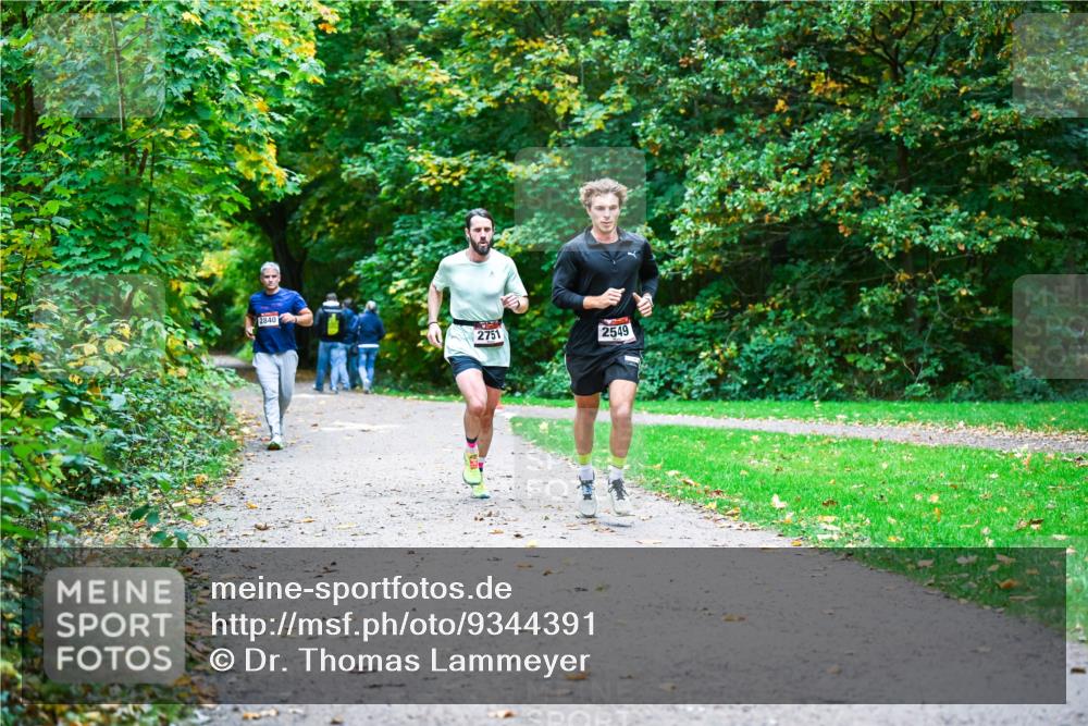 12.10.2025 - Bramfelder Halbmarathon 2025 Dr. Thomas Lammeyer http://msf.ph/oto/9344391 12.10.2025 10:09:04 Laufen 2840, 2751, 2549 meine-sportfotos.de