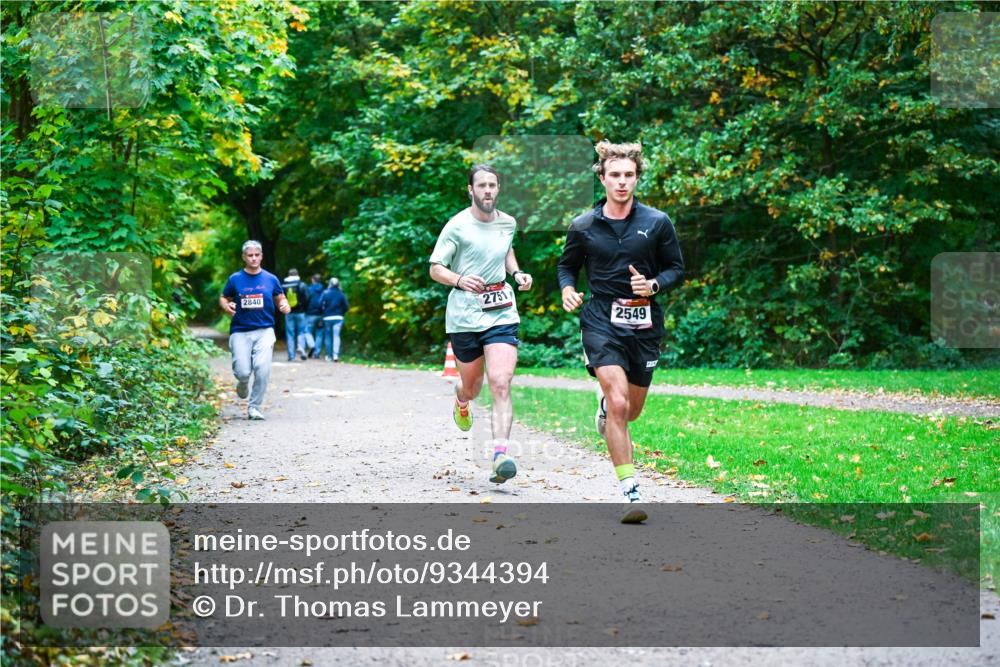 12.10.2025 - Bramfelder Halbmarathon 2025 Dr. Thomas Lammeyer http://msf.ph/oto/9344394 12.10.2025 10:09:05 Laufen 2840, 2751, 2549 meine-sportfotos.de