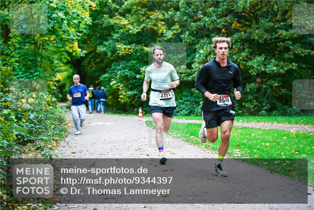 12.10.2025 - Bramfelder Halbmarathon 2025 Dr. Thomas Lammeyer http://msf.ph/oto/9344397 12.10.2025 10:09:05 Laufen 2840, 2751, 2549 meine-sportfotos.de