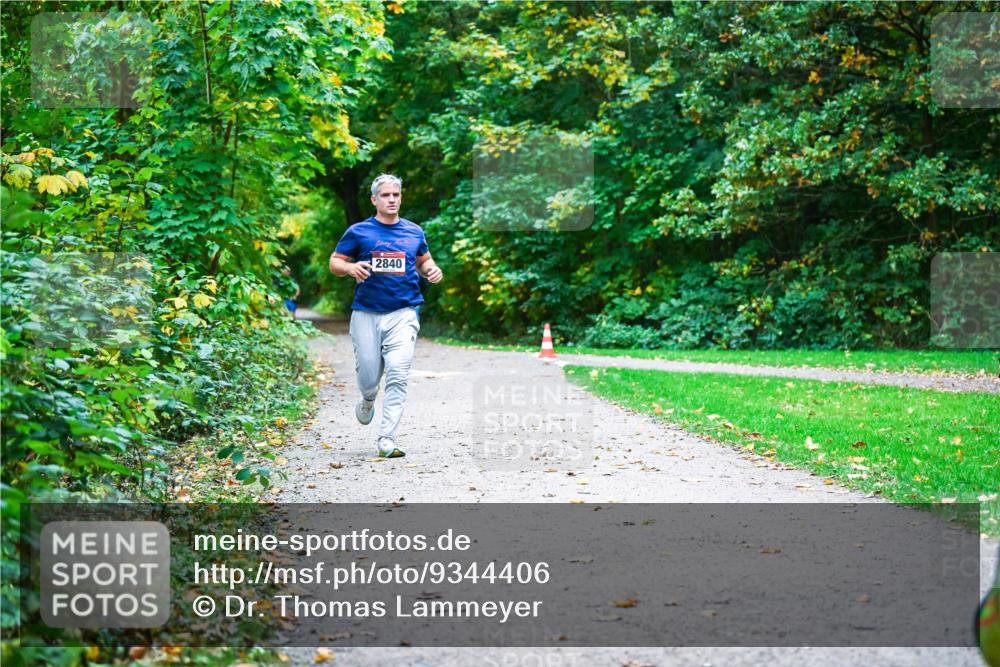 12.10.2025 - Bramfelder Halbmarathon 2025 Dr. Thomas Lammeyer http://msf.ph/oto/9344406 12.10.2025 10:09:07 Laufen 2840 meine-sportfotos.de