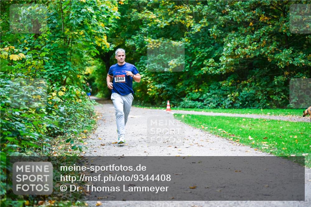 12.10.2025 - Bramfelder Halbmarathon 2025 Dr. Thomas Lammeyer http://msf.ph/oto/9344408 12.10.2025 10:09:07 Laufen 2840 meine-sportfotos.de