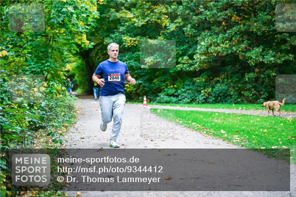 12.10.2025 - Bramfelder Halbmarathon 2025 Dr. Thomas Lammeyer http://msf.ph/oto/9344412 12.10.2025 10:09:08 Laufen 2840 meine-sportfotos.de