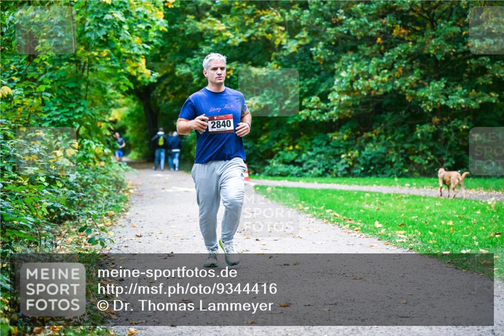 12.10.2025 - Bramfelder Halbmarathon 2025 Dr. Thomas Lammeyer http://msf.ph/oto/9344416 12.10.2025 10:09:08 Laufen 2840 meine-sportfotos.de