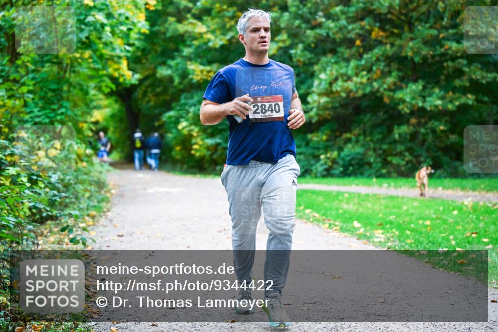 12.10.2025 - Bramfelder Halbmarathon 2025 Dr. Thomas Lammeyer http://msf.ph/oto/9344422 12.10.2025 10:09:09 Laufen 2840 meine-sportfotos.de