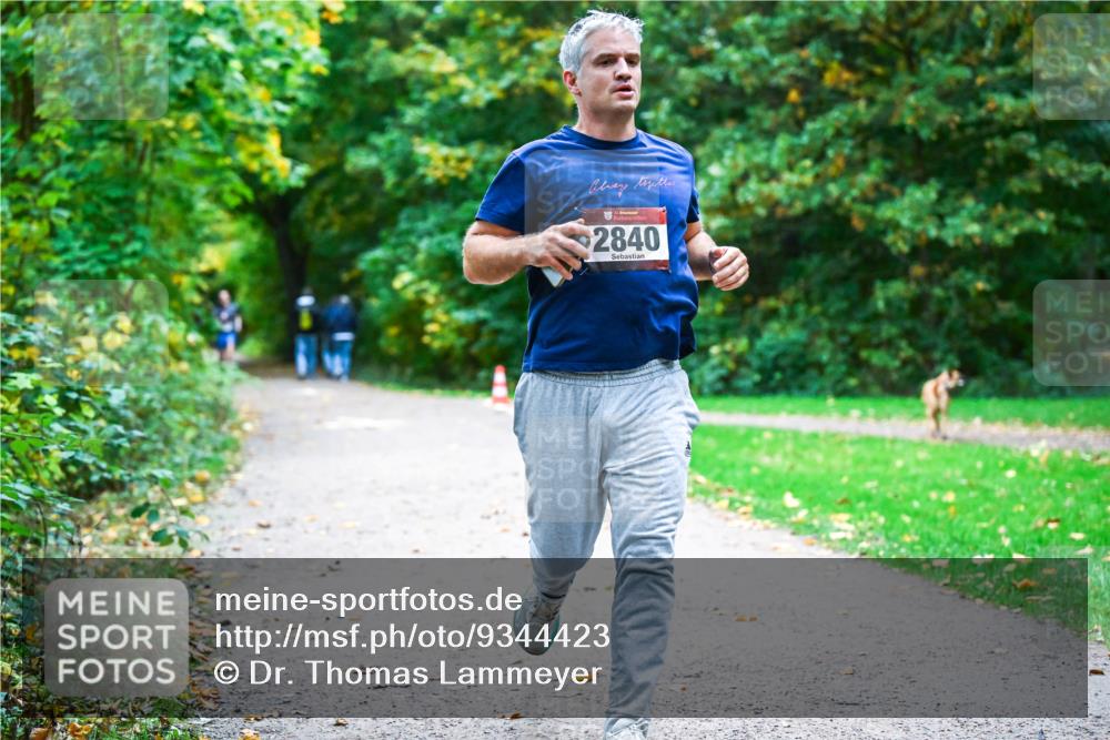 12.10.2025 - Bramfelder Halbmarathon 2025 Dr. Thomas Lammeyer http://msf.ph/oto/9344423 12.10.2025 10:09:09 Laufen 2840 meine-sportfotos.de