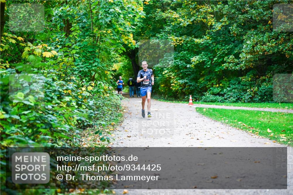12.10.2025 - Bramfelder Halbmarathon 2025 Dr. Thomas Lammeyer http://msf.ph/oto/9344425 12.10.2025 10:09:16 Laufen 2969 meine-sportfotos.de