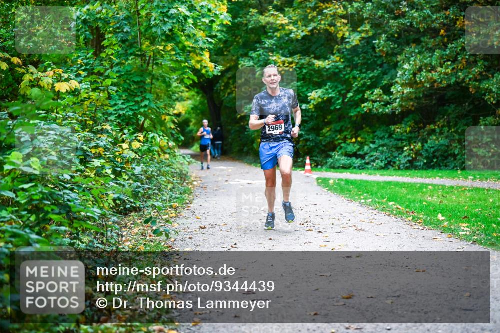 12.10.2025 - Bramfelder Halbmarathon 2025 Dr. Thomas Lammeyer http://msf.ph/oto/9344439 12.10.2025 10:09:18 Laufen 2969 meine-sportfotos.de