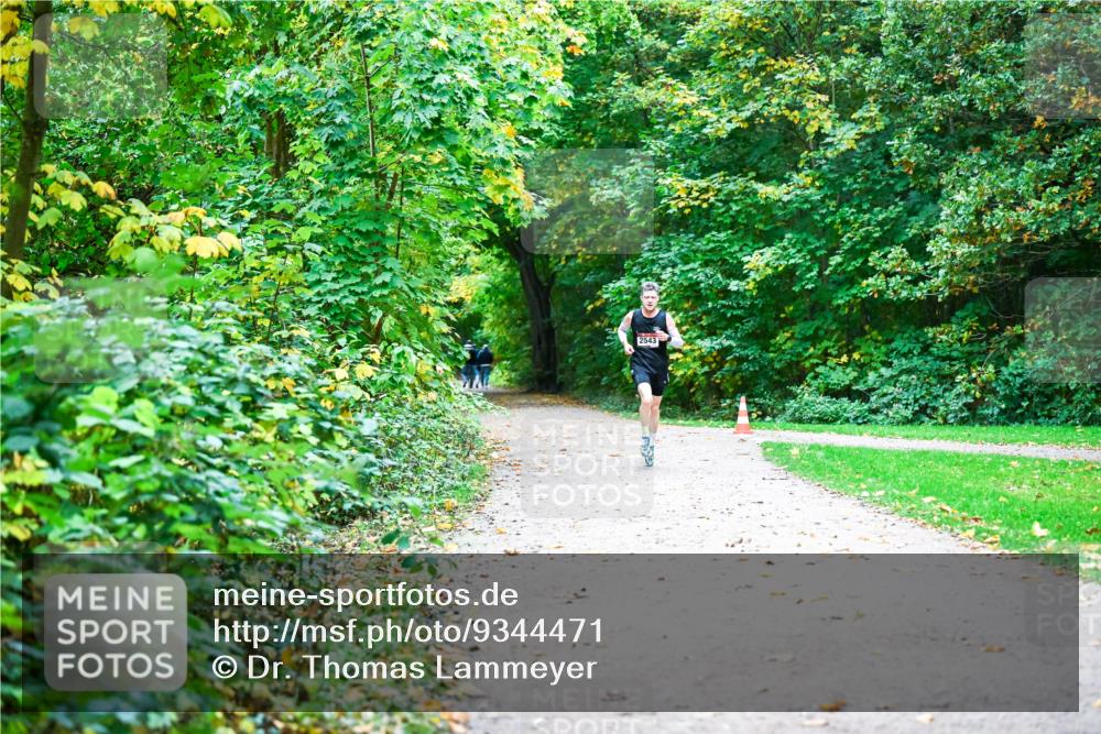 12.10.2025 - Bramfelder Halbmarathon 2025 Dr. Thomas Lammeyer http://msf.ph/oto/9344471 12.10.2025 10:09:45 Laufen 2543 meine-sportfotos.de