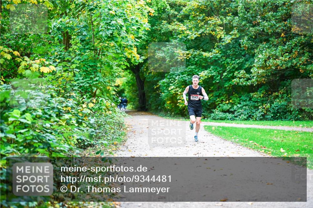 12.10.2025 - Bramfelder Halbmarathon 2025 Dr. Thomas Lammeyer http://msf.ph/oto/9344481 12.10.2025 10:09:47 Laufen 2543 meine-sportfotos.de