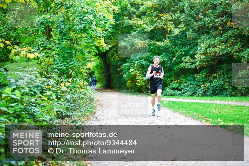 12.10.2025 - Bramfelder Halbmarathon 2025 Dr. Thomas Lammeyer http://msf.ph/oto/9344484 12.10.2025 10:09:47 Laufen 2543 meine-sportfotos.de