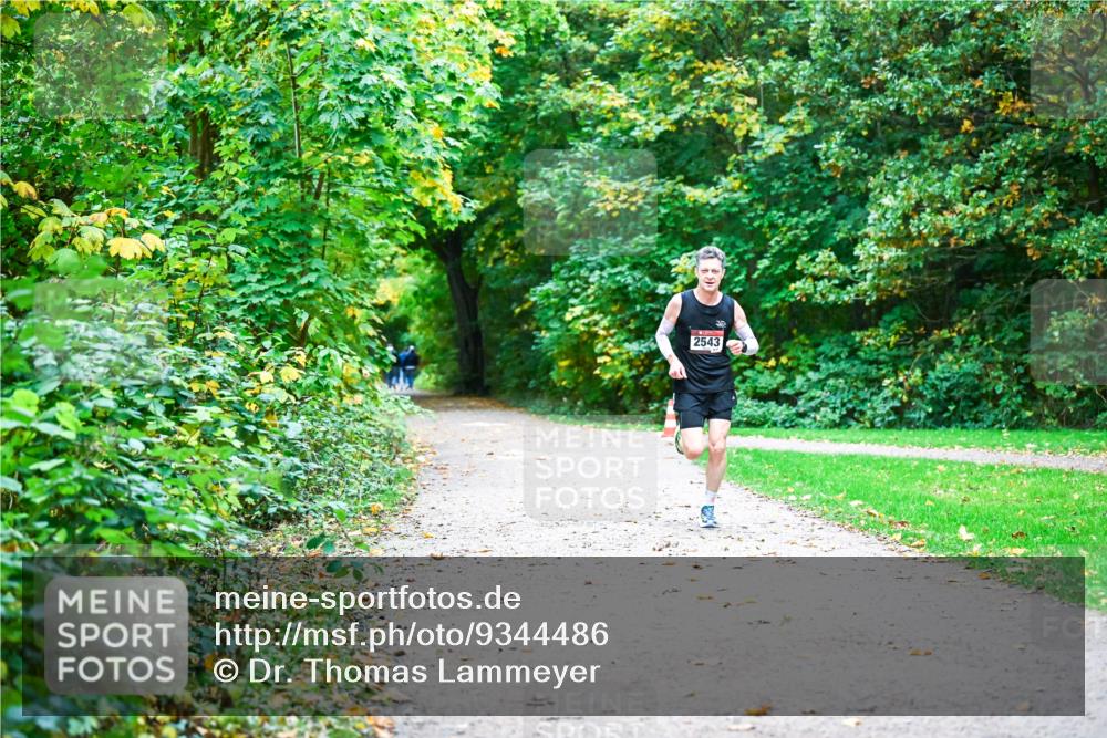 12.10.2025 - Bramfelder Halbmarathon 2025 Dr. Thomas Lammeyer http://msf.ph/oto/9344486 12.10.2025 10:09:47 Laufen 2543 meine-sportfotos.de