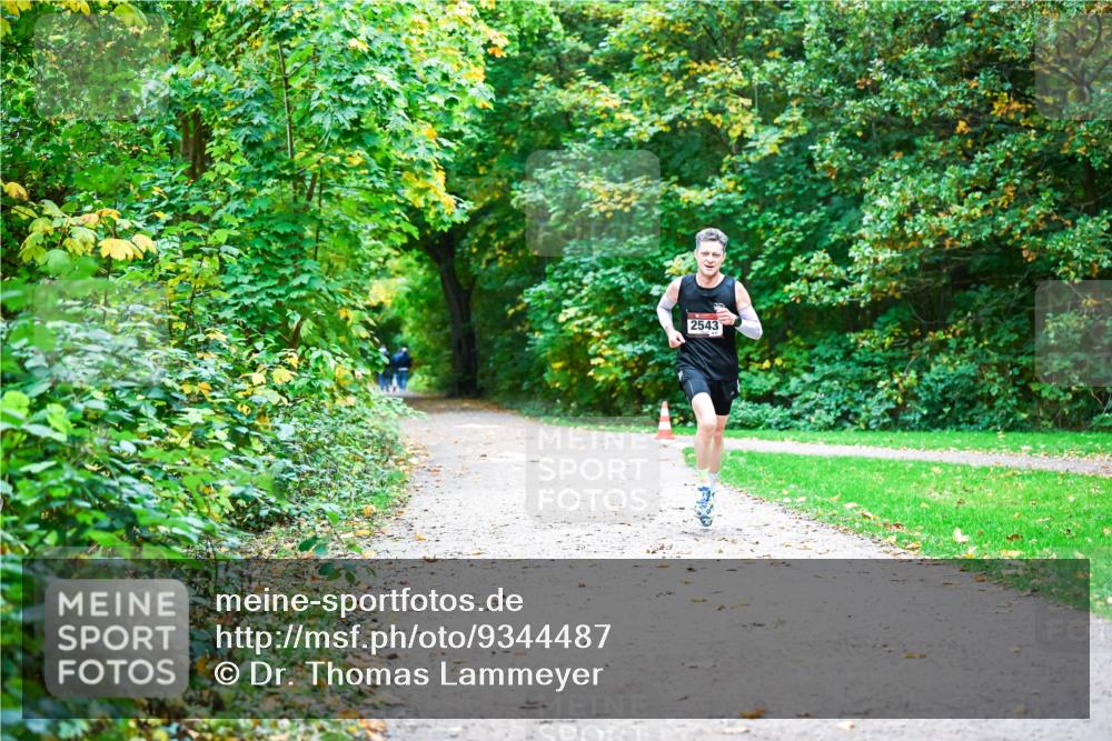 12.10.2025 - Bramfelder Halbmarathon 2025 Dr. Thomas Lammeyer http://msf.ph/oto/9344487 12.10.2025 10:09:47 Laufen 2543 meine-sportfotos.de
