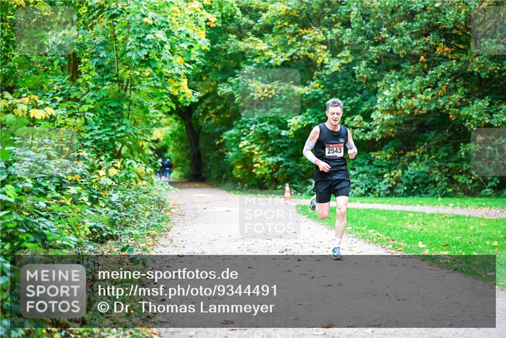 12.10.2025 - Bramfelder Halbmarathon 2025 Dr. Thomas Lammeyer http://msf.ph/oto/9344491 12.10.2025 10:09:48 Laufen 2543 meine-sportfotos.de